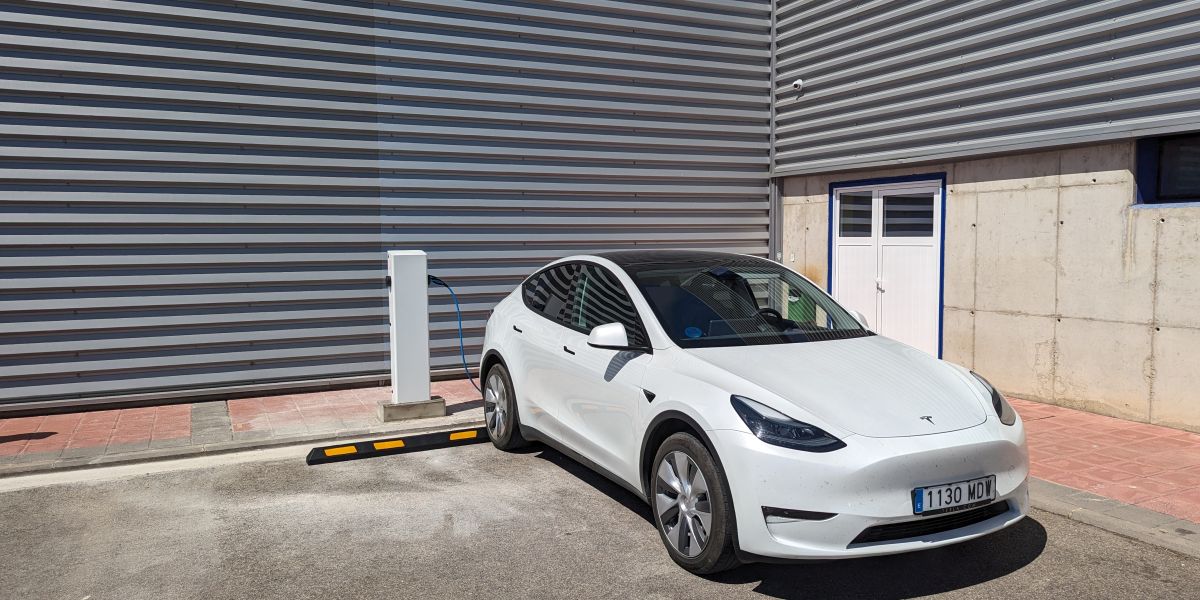 bacalaos-gaytan-lantaron-cargador-doble-ev-coche-electrico-ingeteam-fusion-street-20kw-income